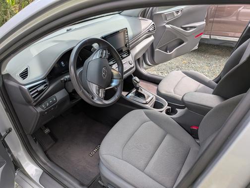 2020 Hyundai IONIQ Hybrid SE