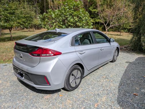 2020 Hyundai IONIQ Hybrid SE
