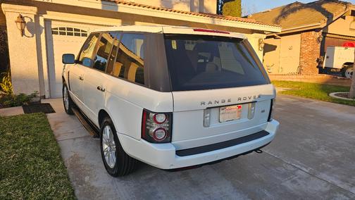 White 2011 Land Rover Range Rover HSE