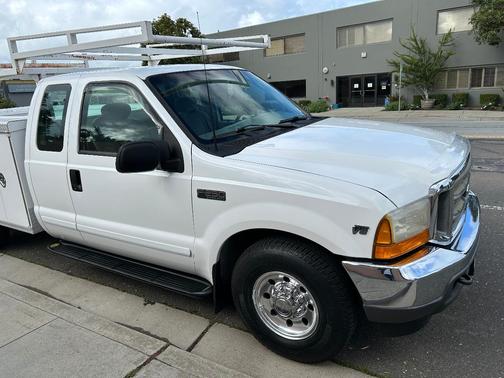 White 2001 Ford F-250 XLT SuperCab Super Duty