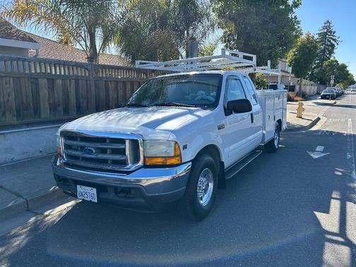 White 2001 Ford F-250 XLT SuperCab Super Duty