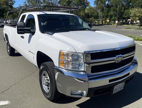 White 2009 Chevrolet Silverado 2500 LT Extended Cab