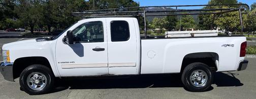 White 2009 Chevrolet Silverado 2500 LT Extended Cab