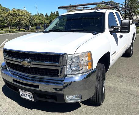 White 2009 Chevrolet Silverado 2500 LT Extended Cab