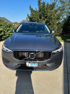 Gray 2018 Volvo XC60 T5 Momentum