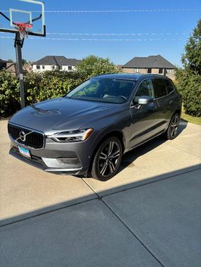 Gray 2018 Volvo XC60 T5 Momentum