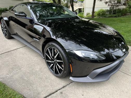 Photo 2 of 9 of 2020 Aston Martin Vantage Base