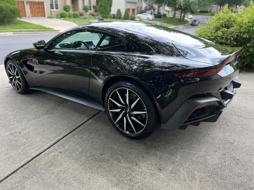 Photo 4 of 9 of 2020 Aston Martin Vantage Base