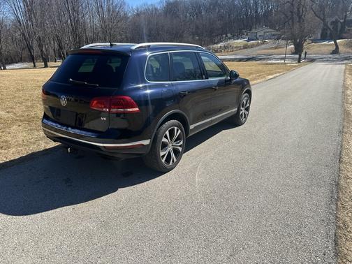 2017 Volkswagen Touareg V6 Wolfsburg Edition