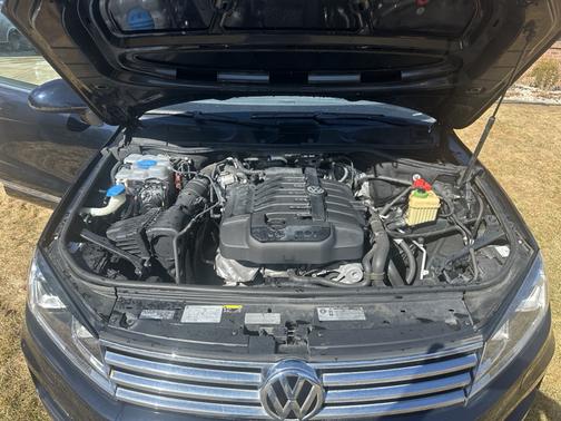 2017 Volkswagen Touareg V6 Wolfsburg Edition