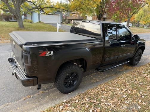 Black 2011 GMC Sierra 1500 SLE