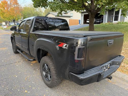 Black 2011 GMC Sierra 1500 SLE