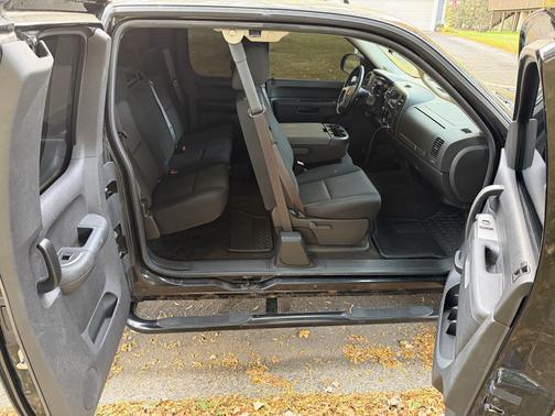 Black 2011 GMC Sierra 1500 SLE