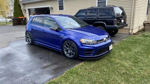 Blue 2016 Volkswagen Golf R 4-Door