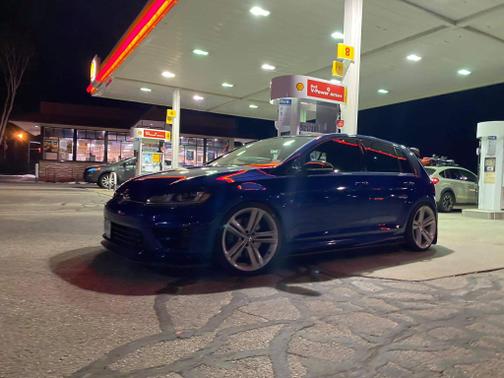 Blue 2016 Volkswagen Golf R 4-Door