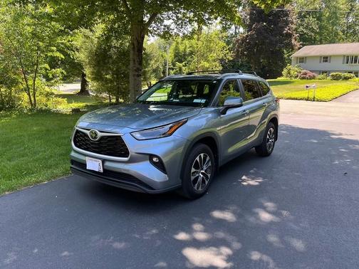 Blue 2023 Toyota Highlander XLE