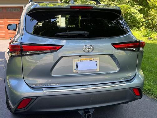 Blue 2023 Toyota Highlander XLE
