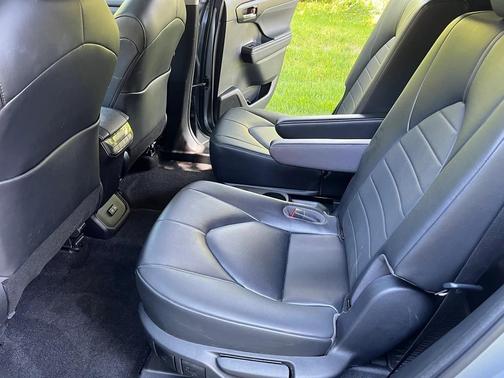 Blue 2023 Toyota Highlander XLE
