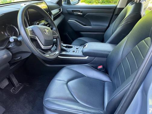 Blue 2023 Toyota Highlander XLE