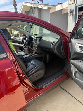 Red 2018 Nissan Pathfinder SL