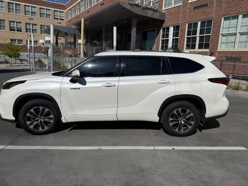 2020 Toyota Highlander Hybrid XLE