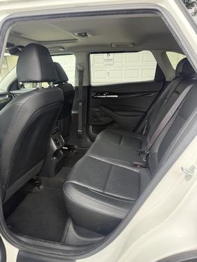 White 2021 Kia Seltos EX