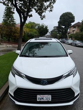 2021 Toyota Sienna LE 8 Passenger
