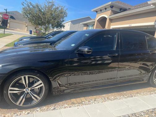Black 2017 BMW 750 i