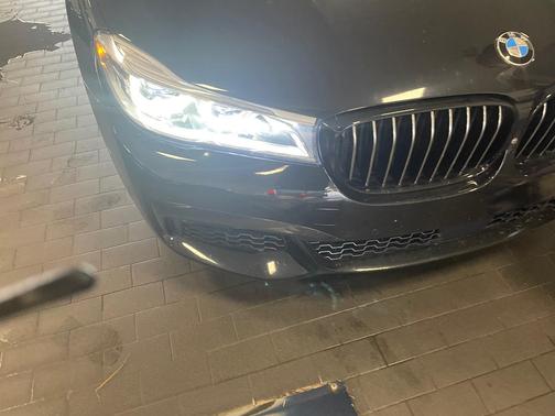 Black 2017 BMW 750 i