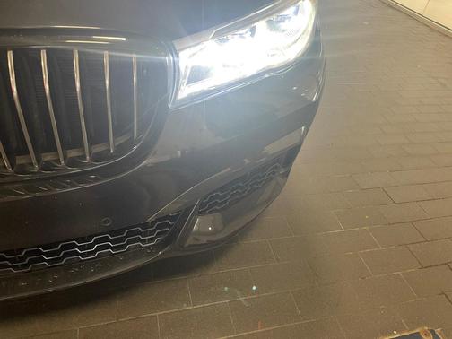Black 2017 BMW 750 i