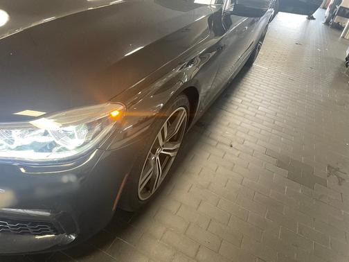 Black 2017 BMW 750 i