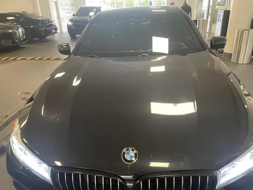 Black 2017 BMW 750 i