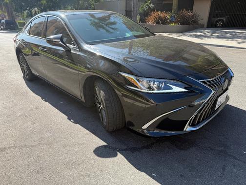 2022 Lexus ES 300h Base