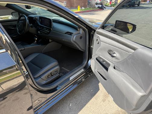 2022 Lexus ES 300h Base