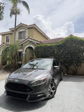 Gray 2017 Ford Focus ST Base