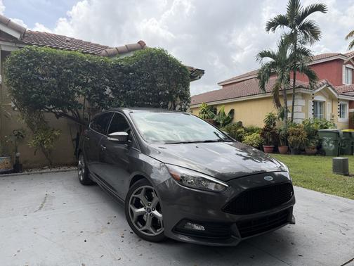 Gray 2017 Ford Focus ST Base
