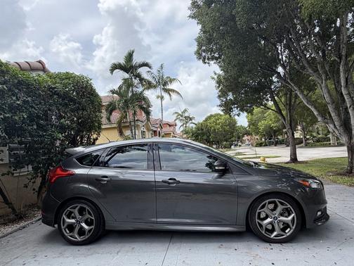Gray 2017 Ford Focus ST Base