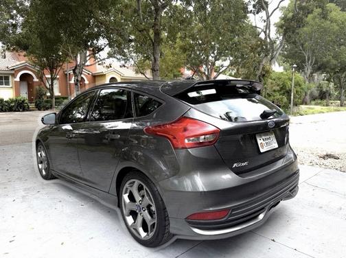 Gray 2017 Ford Focus ST Base