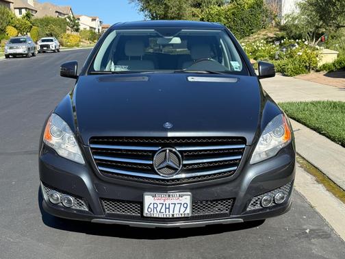 Gray 2011 Mercedes-Benz R-Class R 350 4MATIC