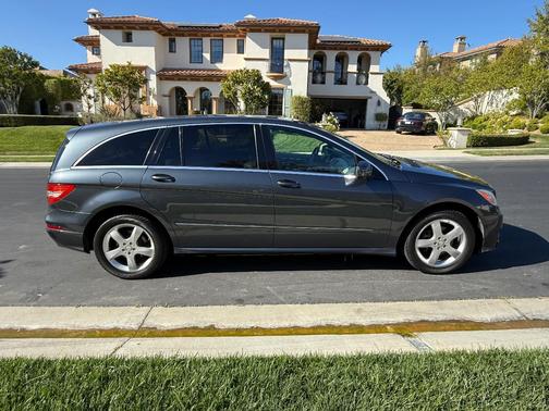 Gray 2011 Mercedes-Benz R-Class R 350 4MATIC