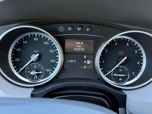 Gray 2011 Mercedes-Benz R-Class R 350 4MATIC