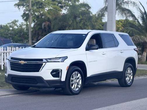 Black 2022 Chevrolet Traverse LS