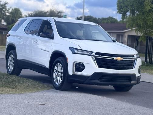 Black 2022 Chevrolet Traverse LS
