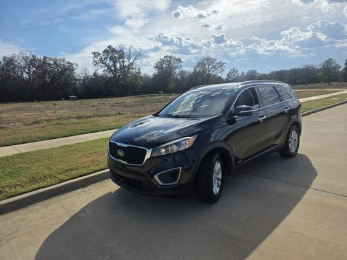 Black 2016 Kia Sorento LX