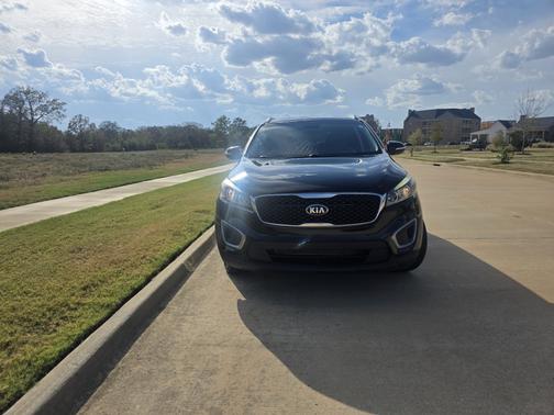 Black 2016 Kia Sorento LX