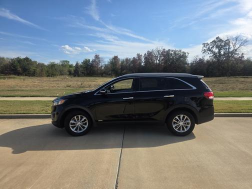 Black 2016 Kia Sorento LX