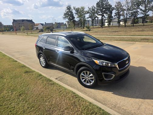 Black 2016 Kia Sorento LX
