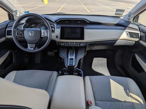 White 2018 Honda Clarity Plug-In Hybrid Base