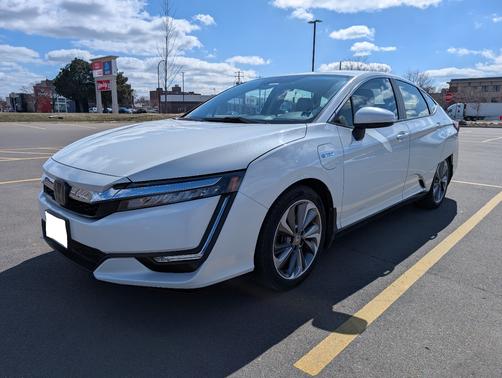 White 2018 Honda Clarity Plug-In Hybrid Base