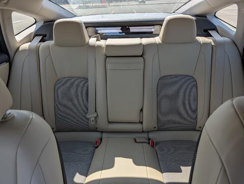 White 2018 Honda Clarity Plug-In Hybrid Base